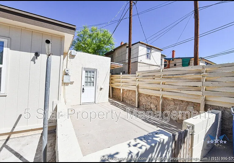 1212 N Laurel St #B — Photo 1