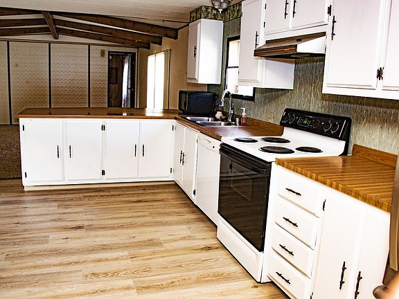 5th image of 12 Leisure Ln