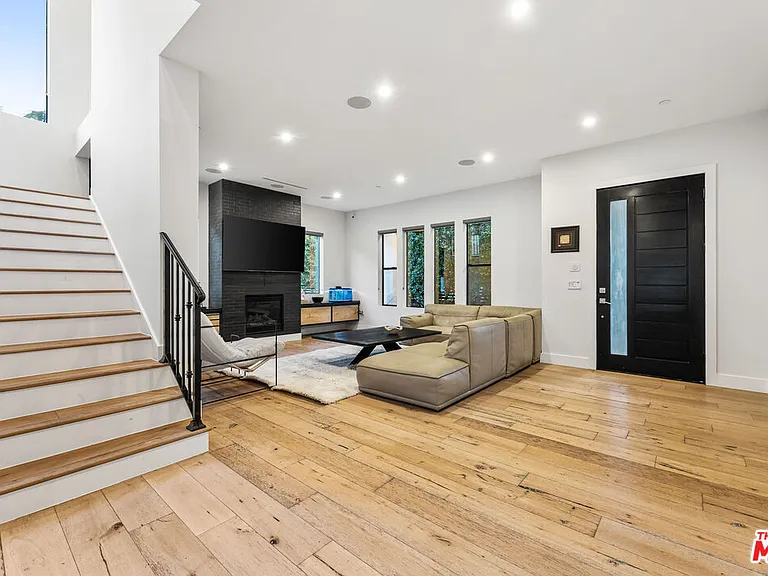 18903 Hatteras St — Photo 10