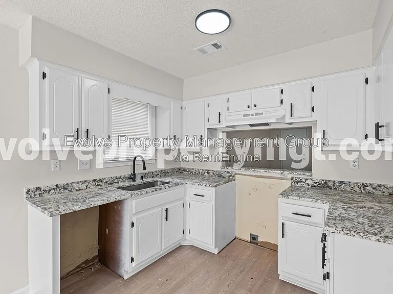 2295 Belin Dr — Photo 9