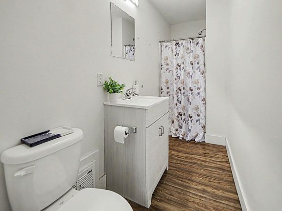 5th image of 1656 Park St