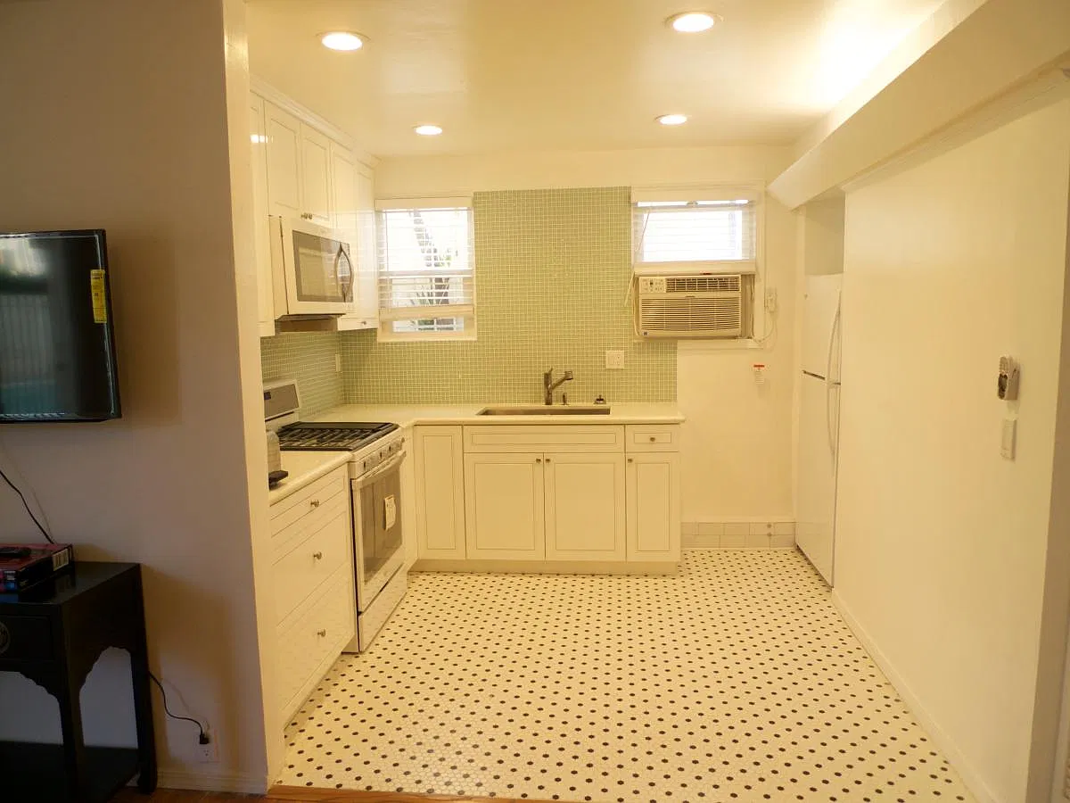 400 N Doheny Drive — Photo 4