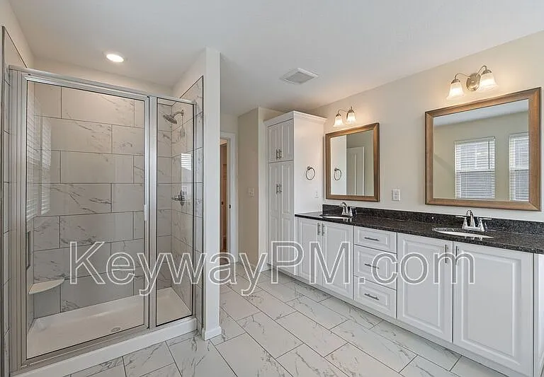 585 Hampton Dr — Photo 20