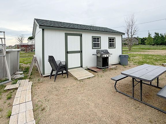 5th image of 242 W Lakeshore Dr