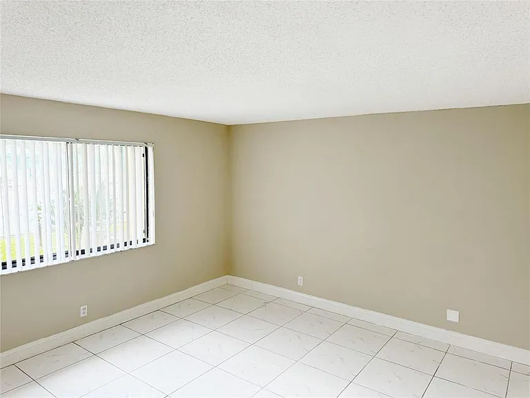 2788 Tennis Club Dr #101 — Photo 16
