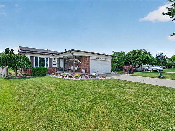 3rd image of 33879 Brookshire Dr