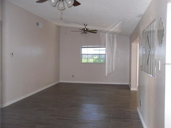 5th image of 1825 Elaine Dr
