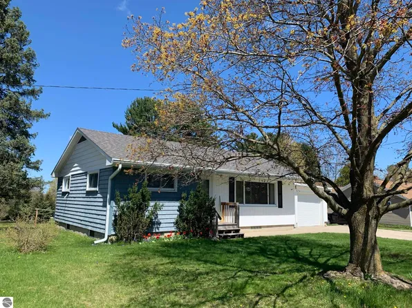 10341 E Grandview Rd, Traverse City, MI 49684