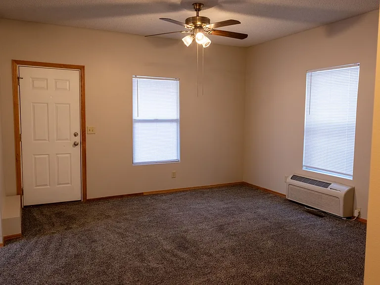 415 N Walnut St — Photo 2