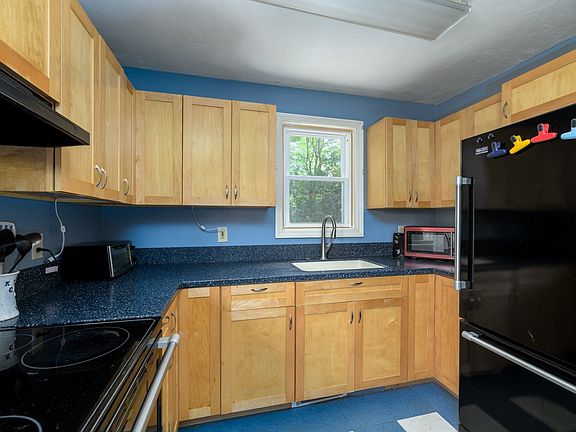 3rd image of 20 Stefaniak Ave APT 4