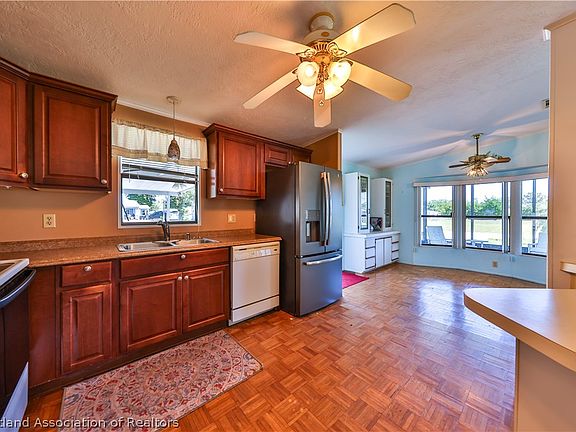 5th image of 313 Hickory Ridge Dr