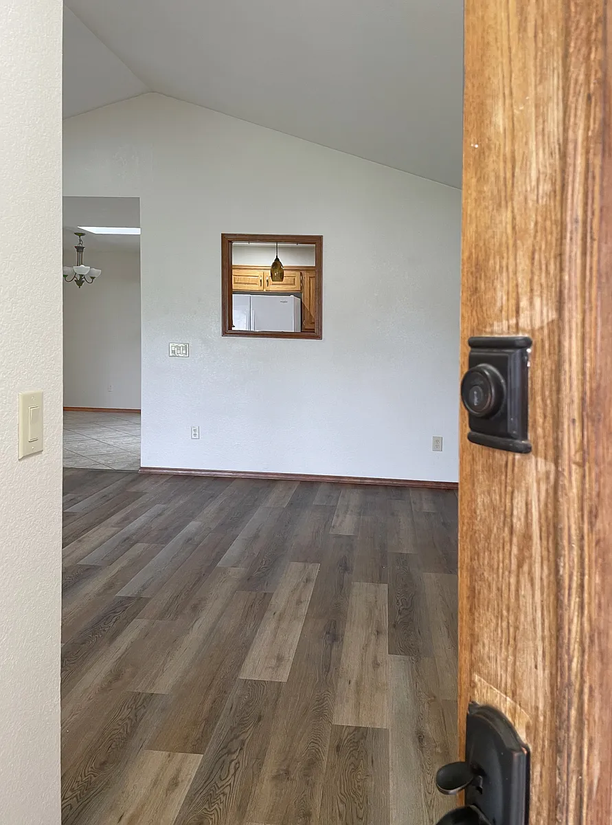Building Photo - 1002 Bluestem Rd
