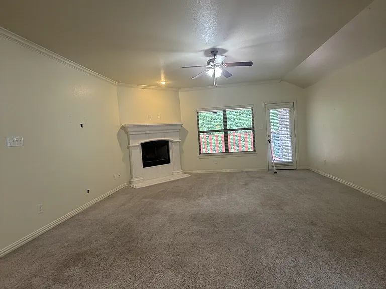 1966 De Berry Ln — Photo 2