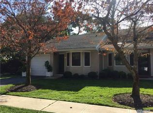 8 Mechanic Ct, Huntington, NY 11743