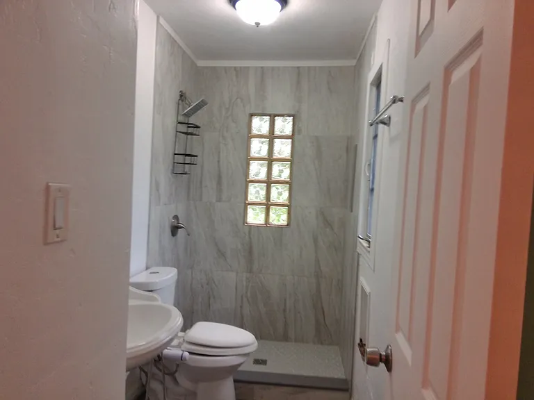 2252 Clifford St — Photo 5