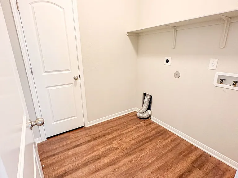 7507 Park Mdw — Photo 9