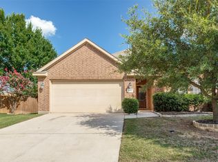 700 Lark Dr, Aubrey, TX 76227