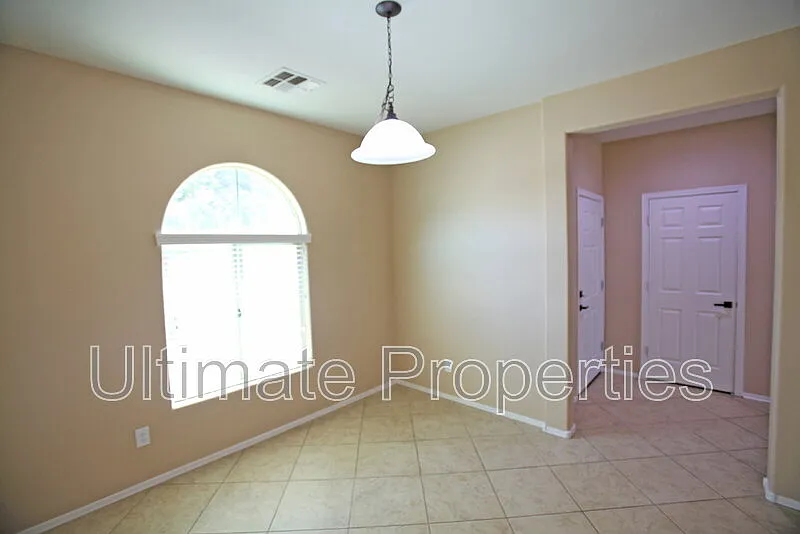4 bed, 2.0 bath, 2059 sqft, $2,195 — Photo 3
