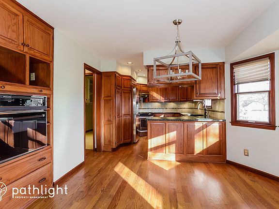 3rd image of 10301 Grant Ln