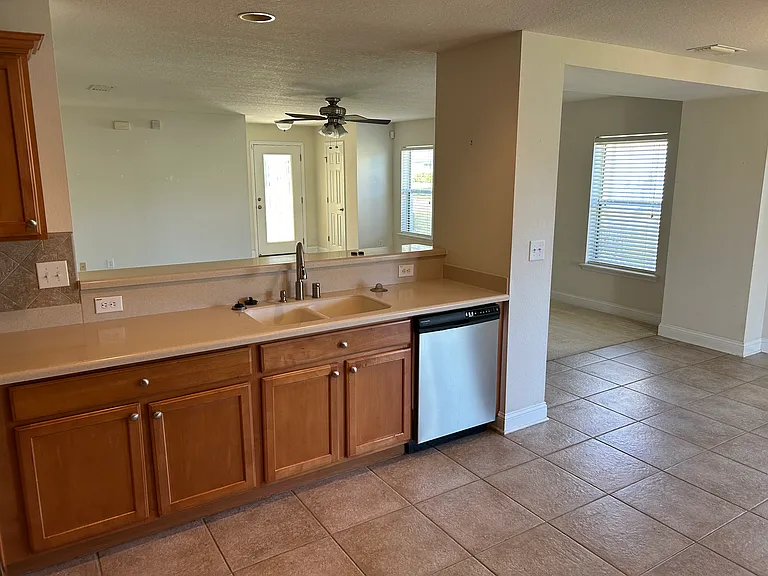 63 Rollins Ln — Photo 7