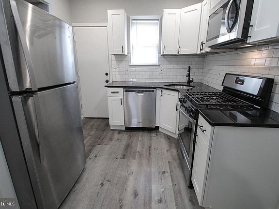 3rd image of 1917 S Beechwood St