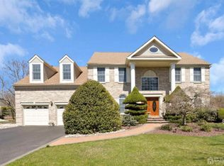 17 Hawthorne Dr, Princeton Junction, NJ 08550