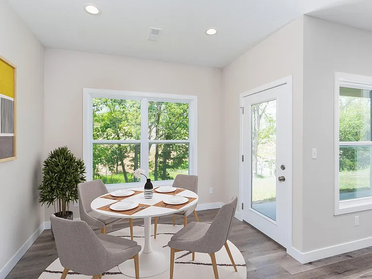 1205 Stonehaven Dr — Photo 5