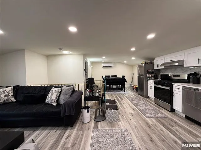 51 Echo Pl #2 — Photo 4