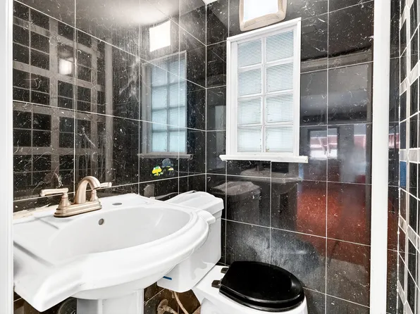 6015 Independence Avenue image 24 of 85