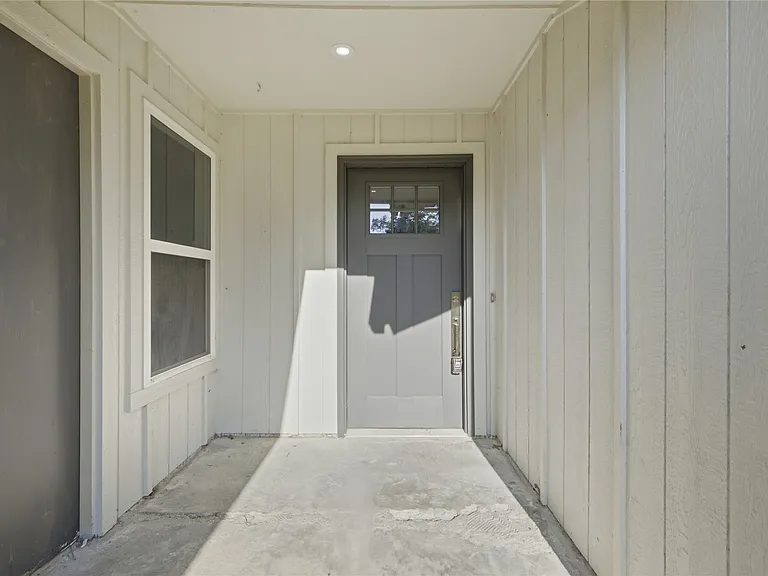 1906 N Eucalyptus Ct — Photo 3