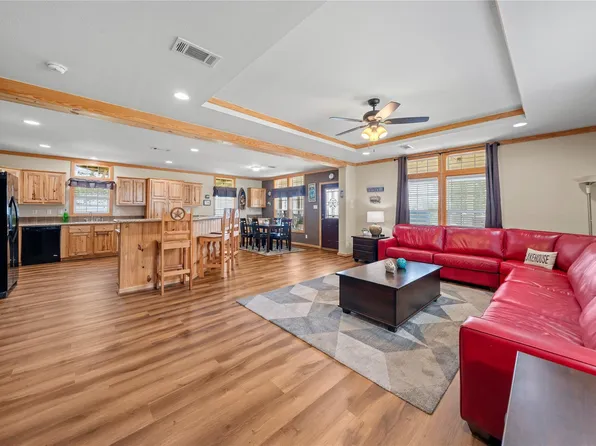 298 Nugent Dr, Livingston, TX 77351