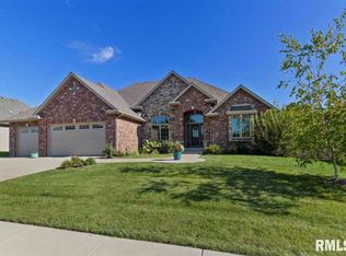 2816 Pat Tillman Dr, Springfield, IL 62711