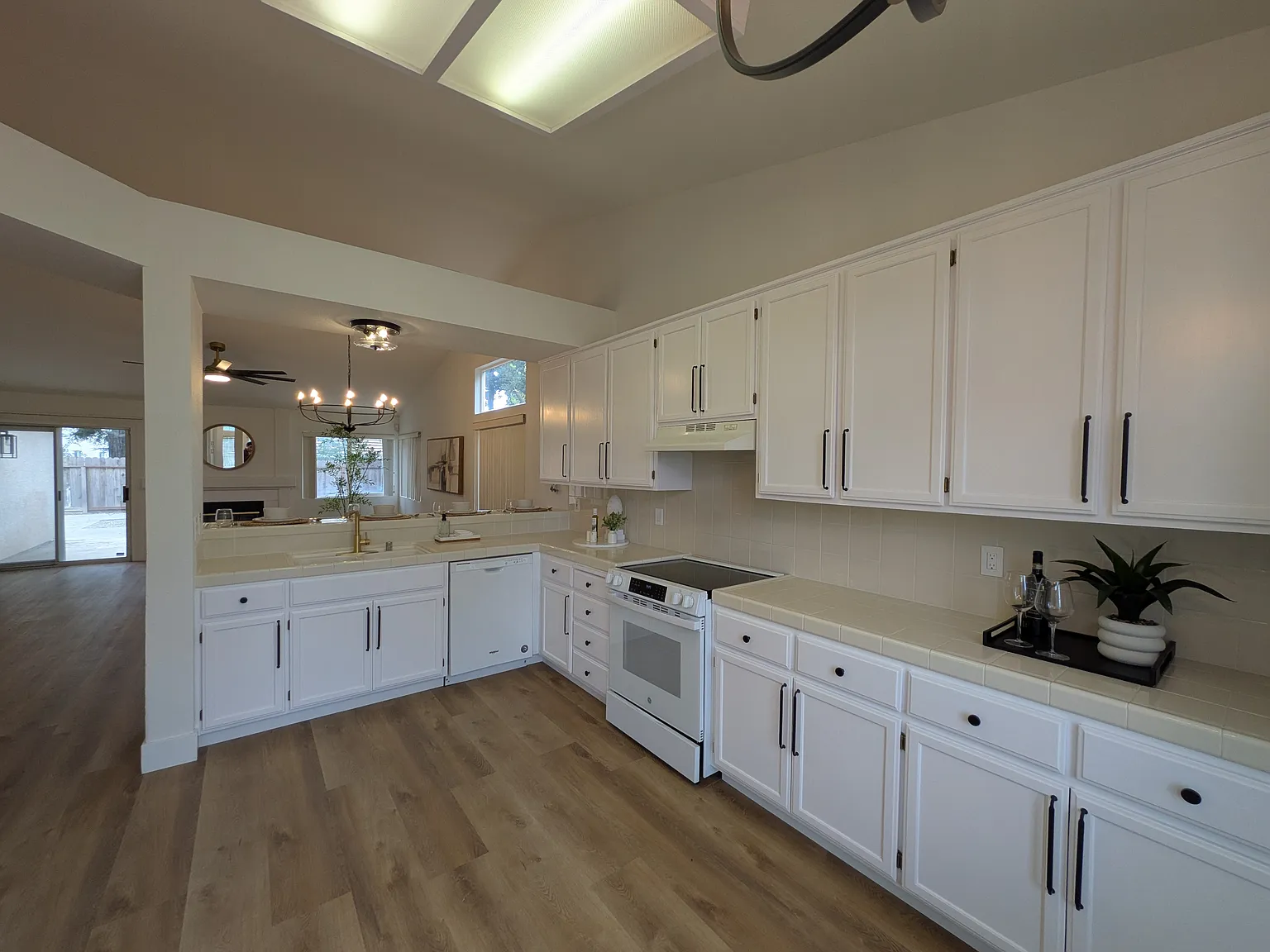 3 bed, 1487 sqft, $2,400 — Photo 2