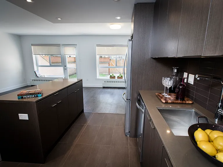 2911 Bayview Ave — Photo 11