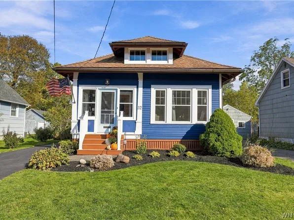 32 Lombardy St, Lancaster, NY 14086
