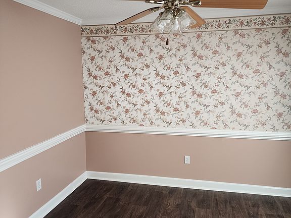 Formal Dining / Extra Room