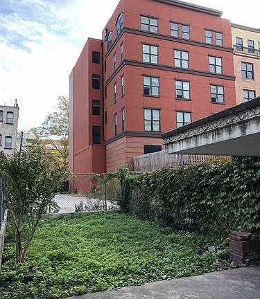5th image of 255 York St