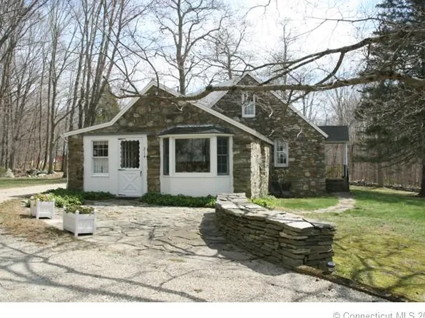 214 Wormwood Hill Rd, Mansfield, CT 06250