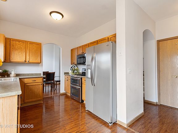4th image of 1100 Deerwood Ct