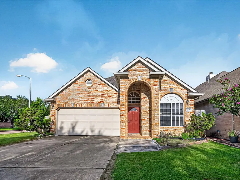 8503 Raybluff Ln — Photo 1