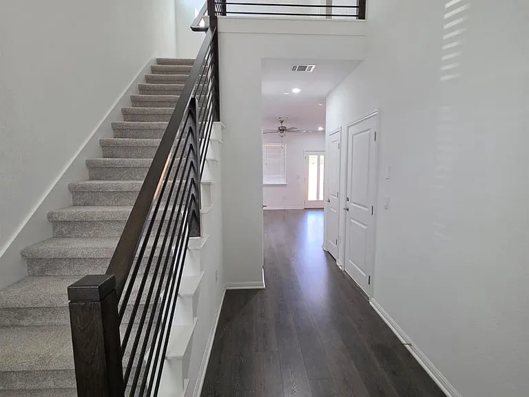 2913 Tavern Dr — Photo 3