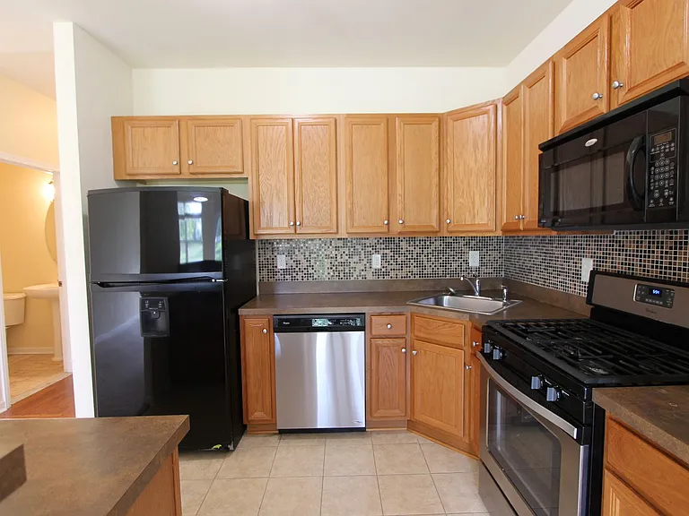 316 Ross Ct — Photo 4