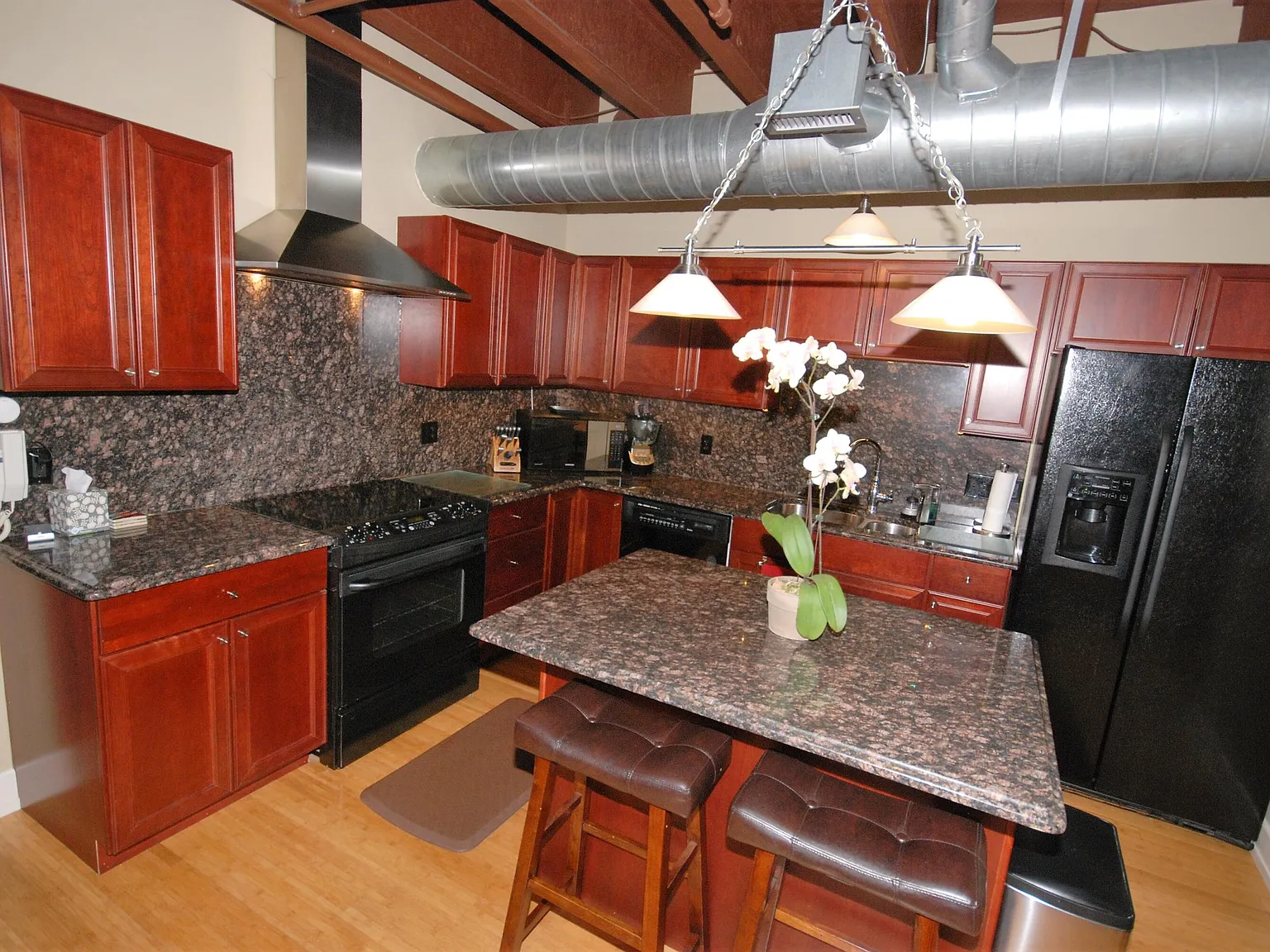 2 bed, 1.5 bath, 1200 sqft, $2,000 — Photo 3