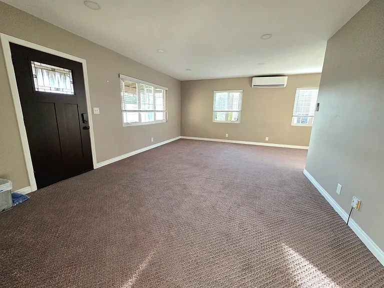 1802 S Grandridge Ave — Photo 2