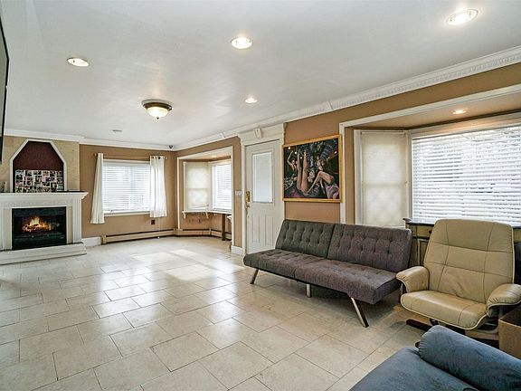 3rd image of 179 Brooksite Dr