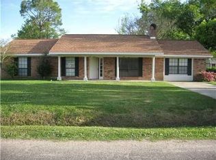 220 Victoria St, Bay St Louis, MS 39520