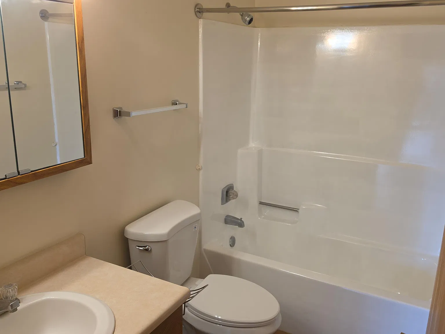 2 bed, 900 sqft, $1,300 — Photo 4