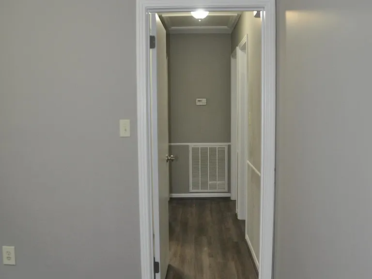 540 Owens Dr — Photo 8