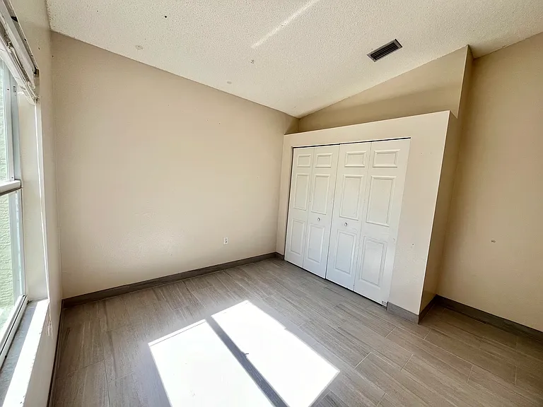 Large 2nd bedroom