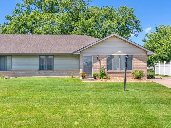 1714 Lincoln St, Hobart, IN 46342